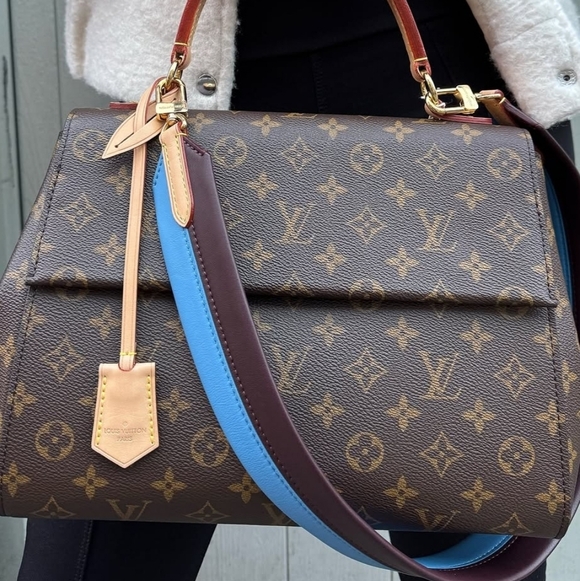 Authenticated Louis Vuitton LV Calfskin Cluny MM Shoulder Strap in Blue Glacial - Picture 7 of 16